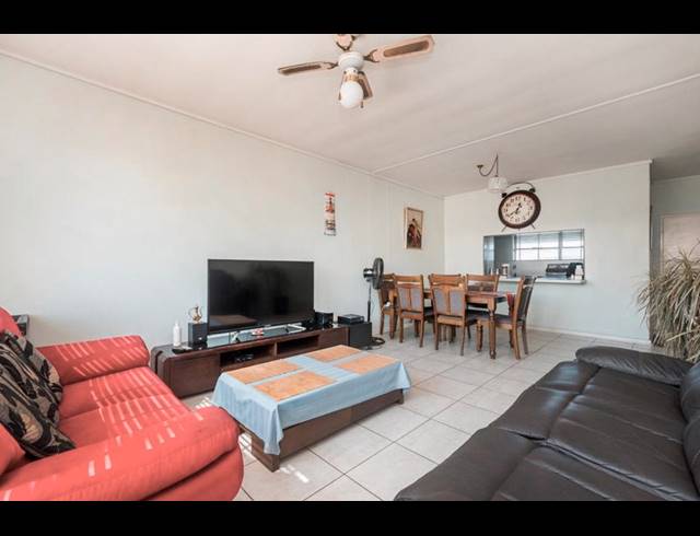1 BEDROOM APARTMENT FOR SALE IN MALVERN EAST EXT